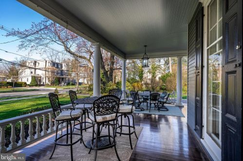 114 Kings Hwy, Tavistock NJ 08033-1981 exterior