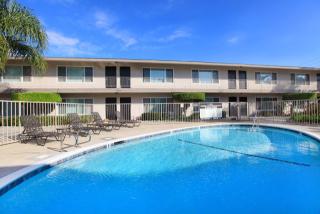 401 Atlanta Ave, Huntington Beach CA  92648-5306 exterior
