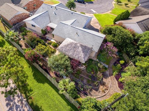 5624 Palm Cir, Galveston, TX 77551-5548