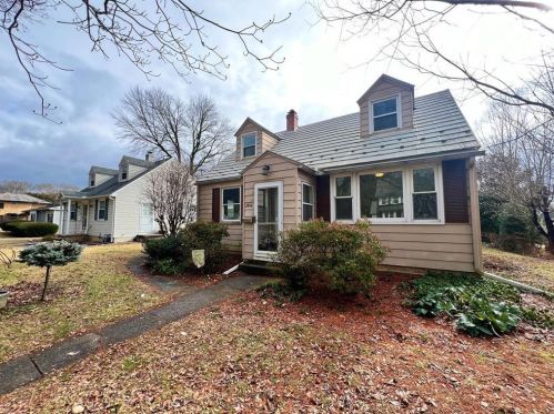2816 Washington St, Allentown, PA 18104-3815