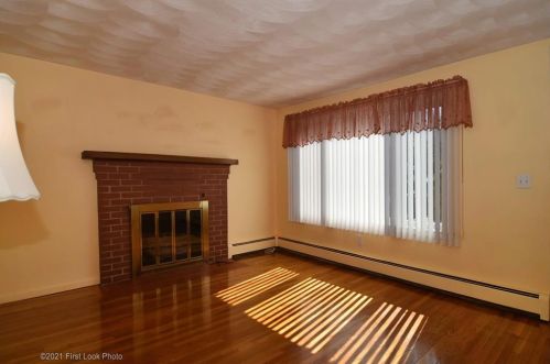 8 Ewing Rd, North Kingstown, RI 02852-2020