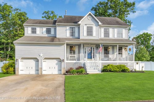 10 Forest View Dr, Berkeley Township, NJ 08721-2451