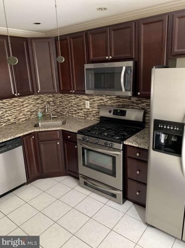 2 Tompkins Pl, Trenton, NJ 08648-4342