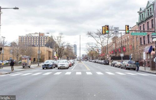 2217 Broad St, Philadelphia, PA 19148-2916