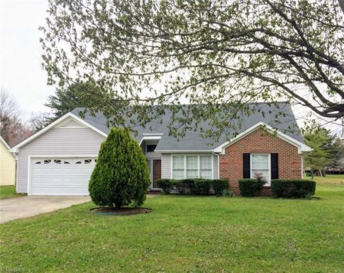 2711 Castle Croft Rd, Greensboro, NC 27407-6462