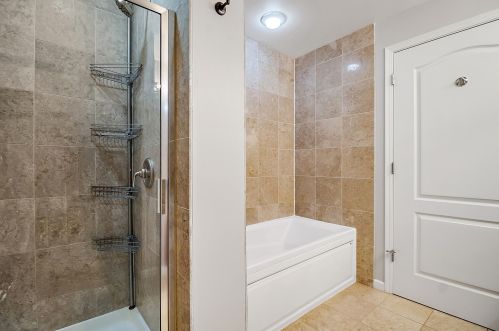 1212 Wells St, Chicago IL  60610-1906 exterior