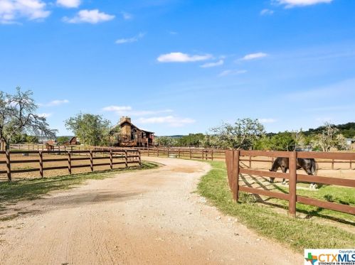 1910 Prochnow Rd, Mount Sharp, TX 78620-4857