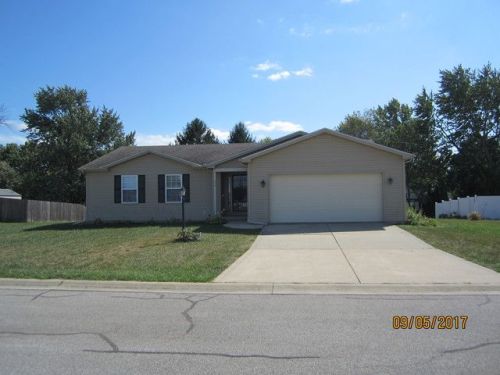 313 Country Ln, Tolono, IL 61880-9025