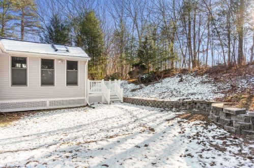 33 Mammoth Rd, Londonderry NH  03053-4030 exterior