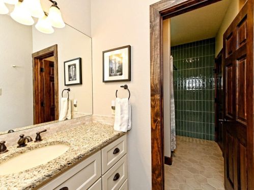 1501 Cyn Edge Dr, Austin TX  78733-2000 exterior