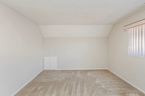 2662 Sovereign Way, Riverside CA  92506-5120 exterior