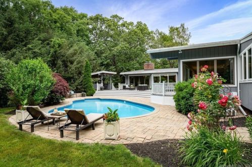 26 Grey Hollow Rd, Norwalk CT  06850-1305 exterior