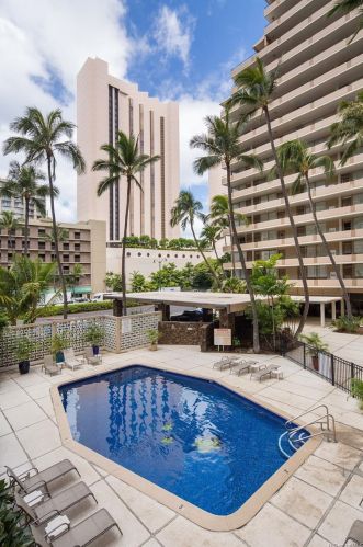 1720 Ala Moana Blvd, Honolulu HI  96815-1302 exterior