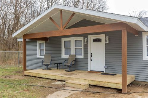313 Superior St, Osceola, IN 46561-2743