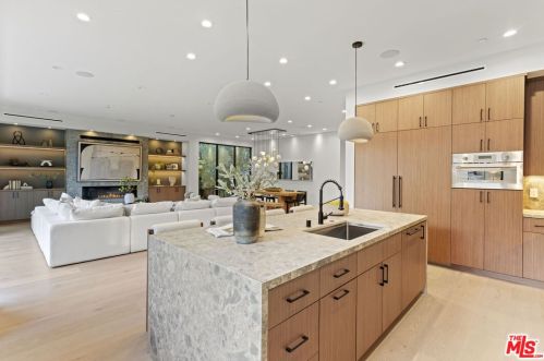15754 Morrison St, Van Nuys CA  91436-1544 exterior