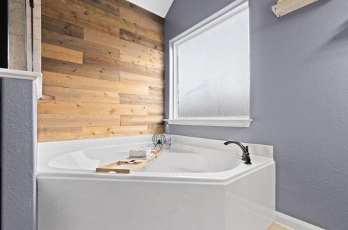 1649 Treeta Trl, Uhland TX 78640 exterior