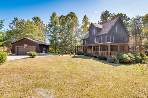 946 Riverdale Rd, Toccoa, GA 30577-8385