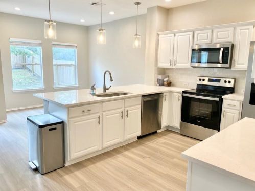 9306 Brents Elm Dr, Austin TX  78744-7950 exterior