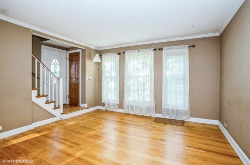 1766 Orchard St, Des Plaines, IL 60018-2261