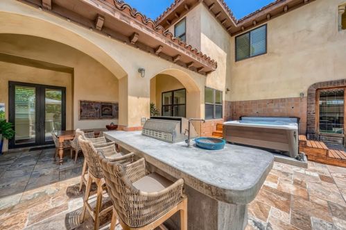 1814 Main St, Huntington Beach CA  92648-2725 exterior