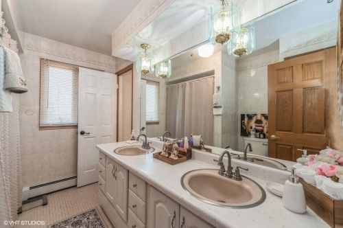 8212 Lyons St, Niles IL  60714-1336 exterior