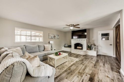 1827 Crosby Rd, Carrollton TX 75006-7350 exterior