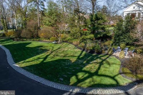 114 Kings Hwy, Tavistock NJ 08033-1981 exterior