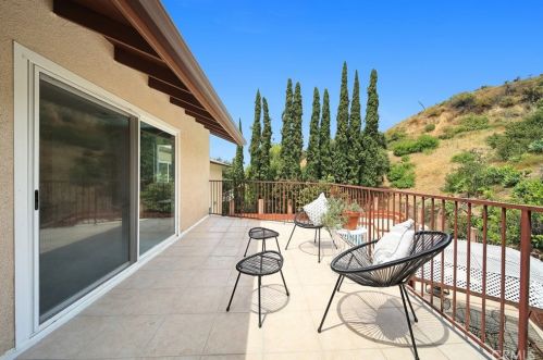 231 Sleepy Holw Dr, Glendale CA 91206-4727 exterior