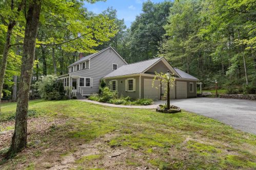 8 Danbury Cir, Amherst, NH 03031-2014