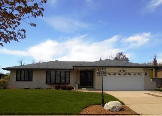3149 Grandview Pl, Oak Brook, IL 60561-1659