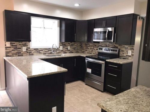 6402 Gregory Ct, Springfield VA  22152-2818 exterior