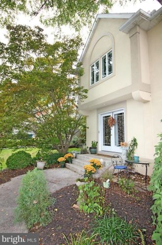 709 Oxford Rd, Lancaster, PA 17601-1254