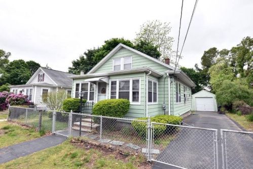 37 Booth Ave, Warwick, RI 02888-2638