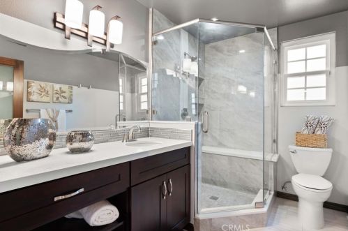 1851 Greenbriar Rd, Glendale CA  91207-1064 exterior