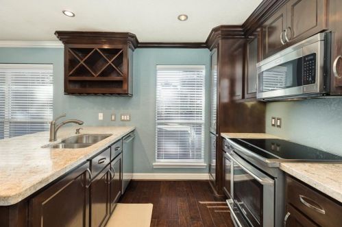 22 Mariner Village Dr, Taylor Lake Village TX 77586-5448 exterior