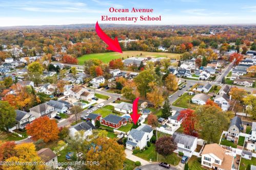 125 Shoreland Ter, Middletown NJ  07748-6212 exterior