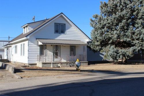 407 Iron St, Victoria, KS 67671-9583