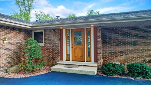 4604 Oak Crest Rd, Bull Valley, IL 60012-1908