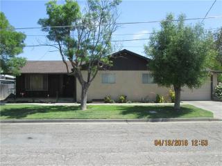 315 Santa Clara St, Madera, CA 93637-5316