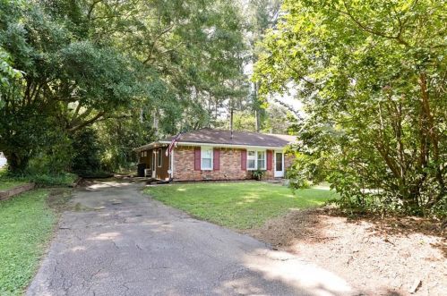 4914 Maurice Dr, Lilburn, GA 30047-5030