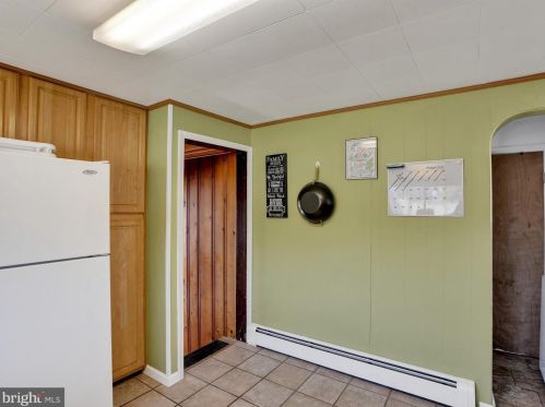 112 Fame Ave, Hanover PA 17331-1585 exterior