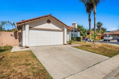 10354 Paseo Palmas Dr, Lakeside, CA 92040-2336