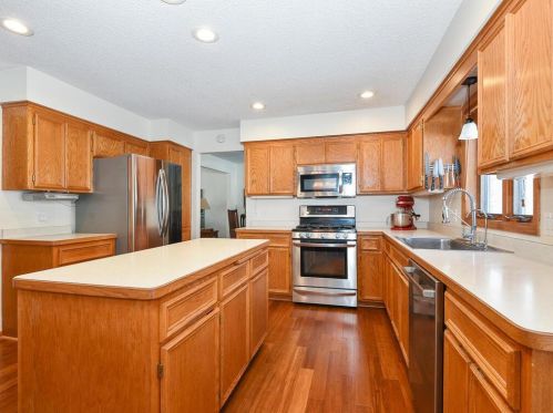 1539 Blackhawk Lk Dr, Saint Paul MN  55122-1258 exterior