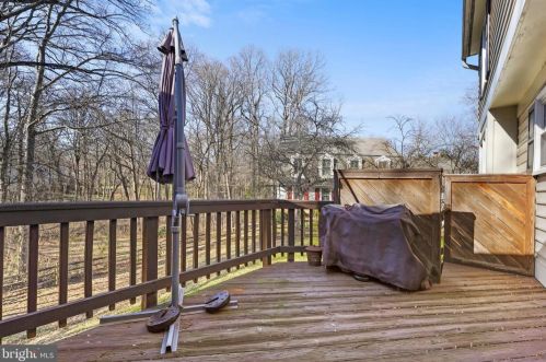 9625 Woodedge Dr, Springfield VA  22015-3017 exterior