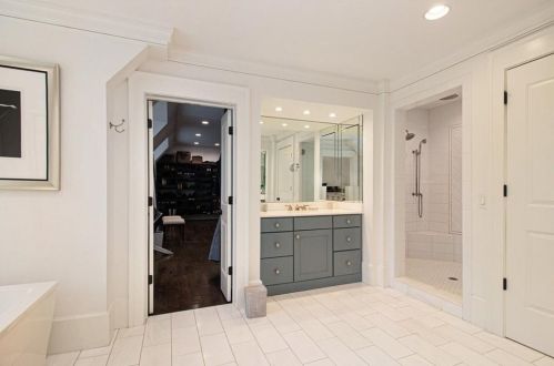 271 Hillside Dr, Atlanta GA  30342-3623 exterior
