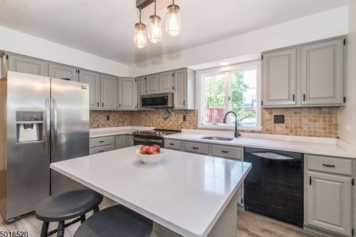 27 Cottage Ln, Sparta, NJ 07871-4001