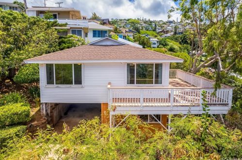 1729 Iwi Way, Honolulu HI  96816-3826 exterior