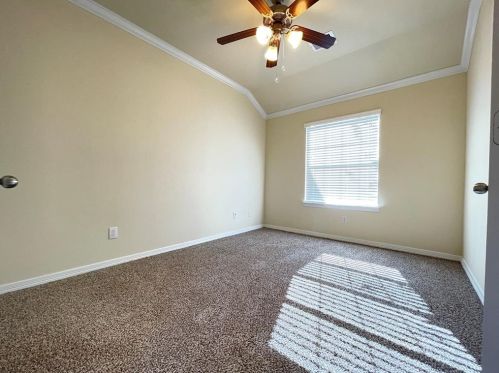 13113 Southern Creek Dr, Pearland, TX 77584-8907
