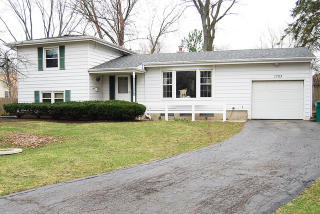 1703 Chatham Cir, Bannockburn, IL 60015-2642