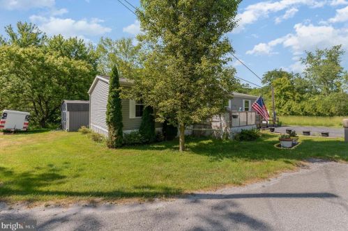 910 Pines Rd, Etters, PA 17319-9635